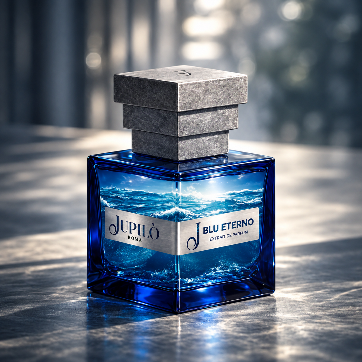 Blu Eterno de Jupilò, extrait de parfum, mise en scène du flacon.