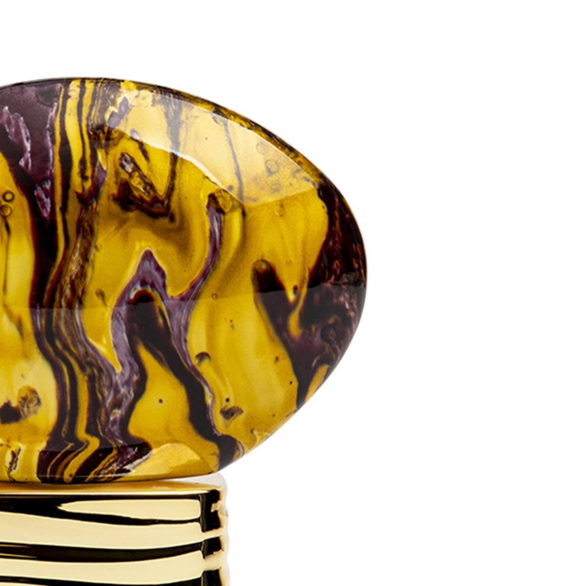 Grape Pearls by The House of Oud – détail du flacon marbré à la main