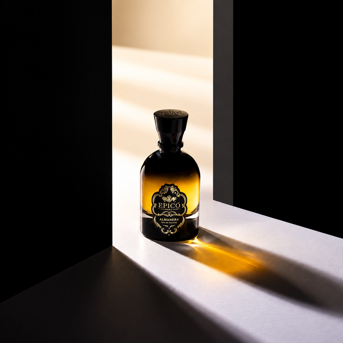 Almanera d'Epicò, eau de parfum 100 ml, flacon en mise en scène.