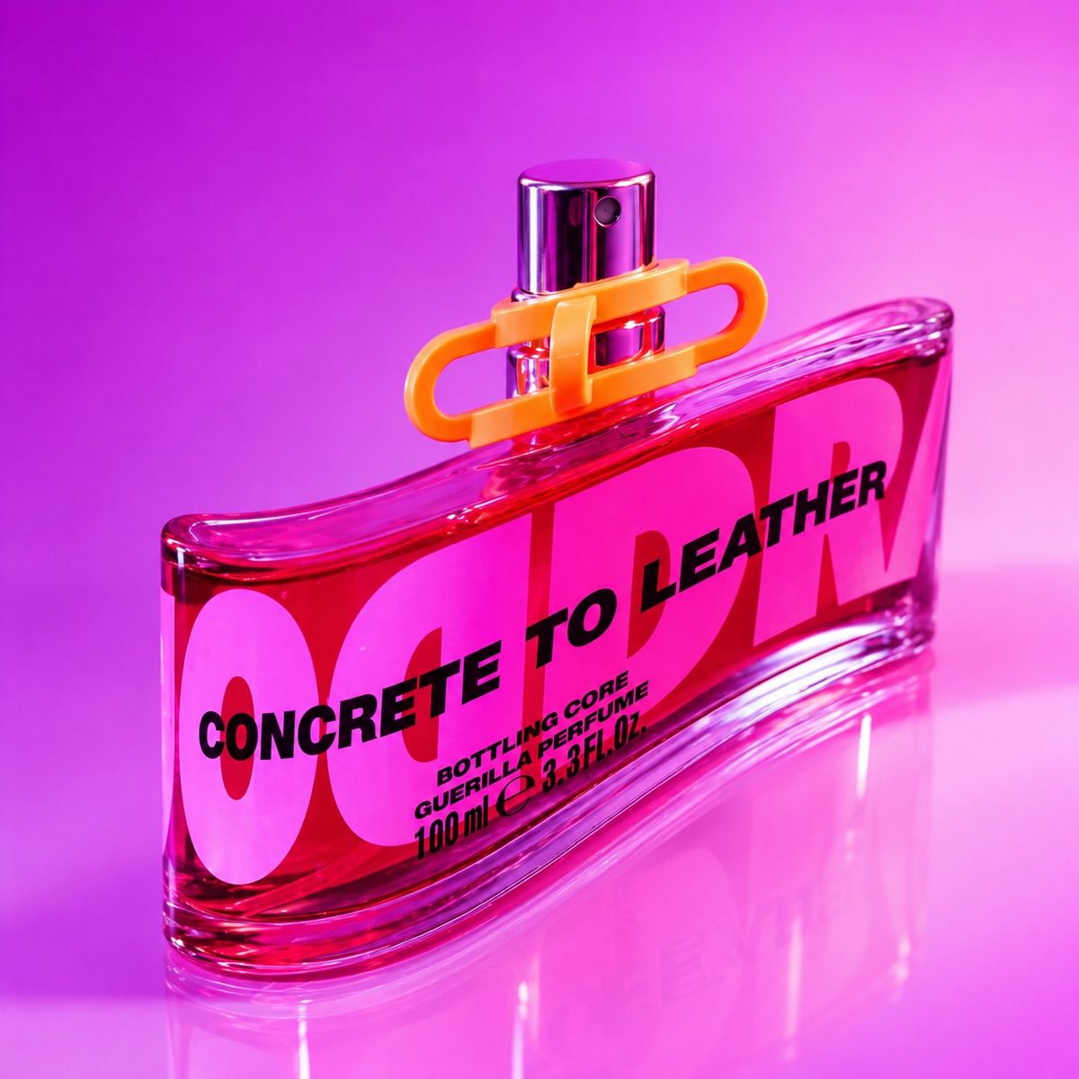 Concrete to Leather de Double Dragon, eau de parfum 100 ml, visuel artistique évoquant le béton et la civette.
