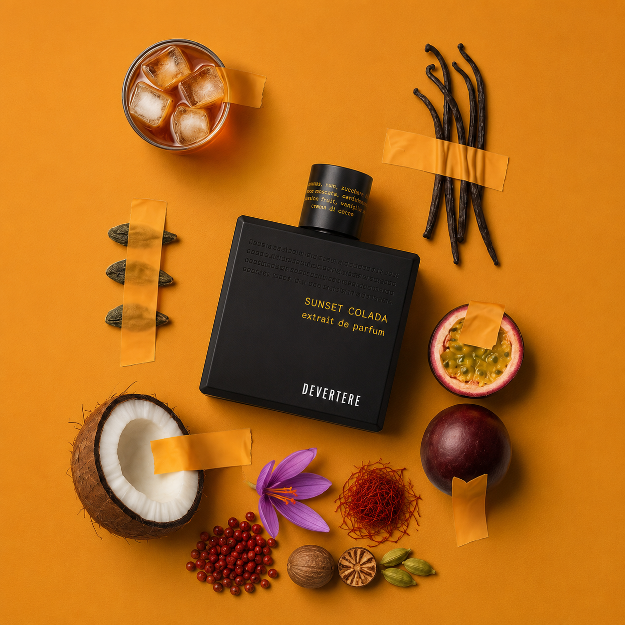 Sunset Colada de Devertere, extrait de parfum 75 ml, flacon en mise en scène avec cocktail tropical, noix de coco et fruit de la passion.