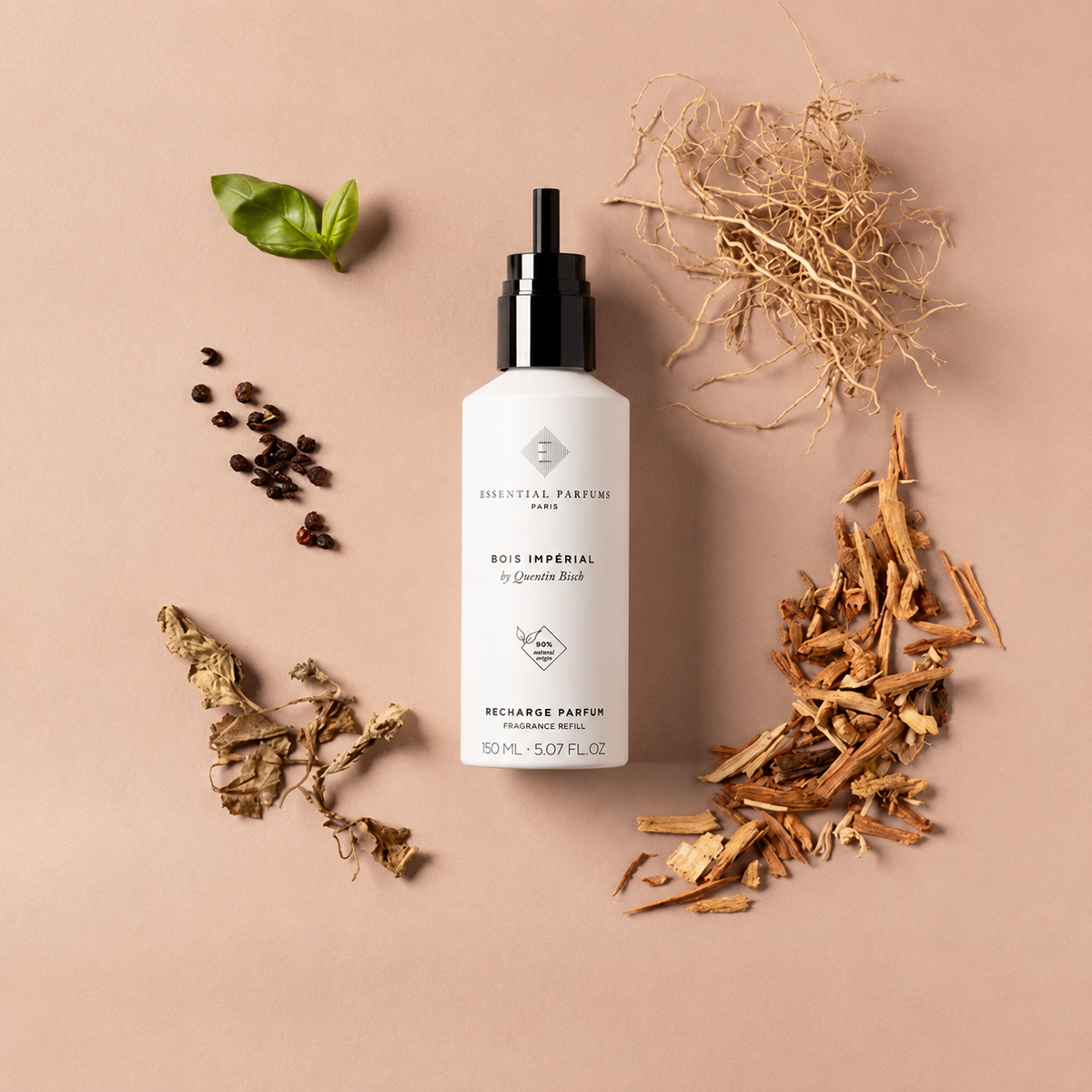 Recharge parfum Bois Impérial 150 ml Essential Parfums entourée de notes boisées et aromatiques sur fond beige.
