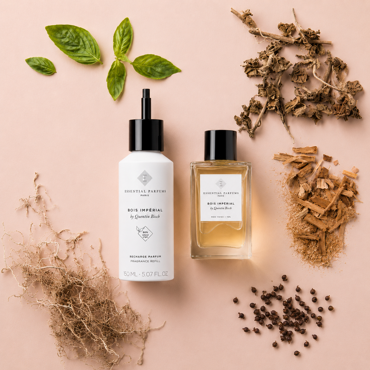 Recharge parfum Bois Impérial 150 ml et flacon Bois Impérial 100 ml Essential Parfums entourés de notes boisées et aromatiques sur fond beige.