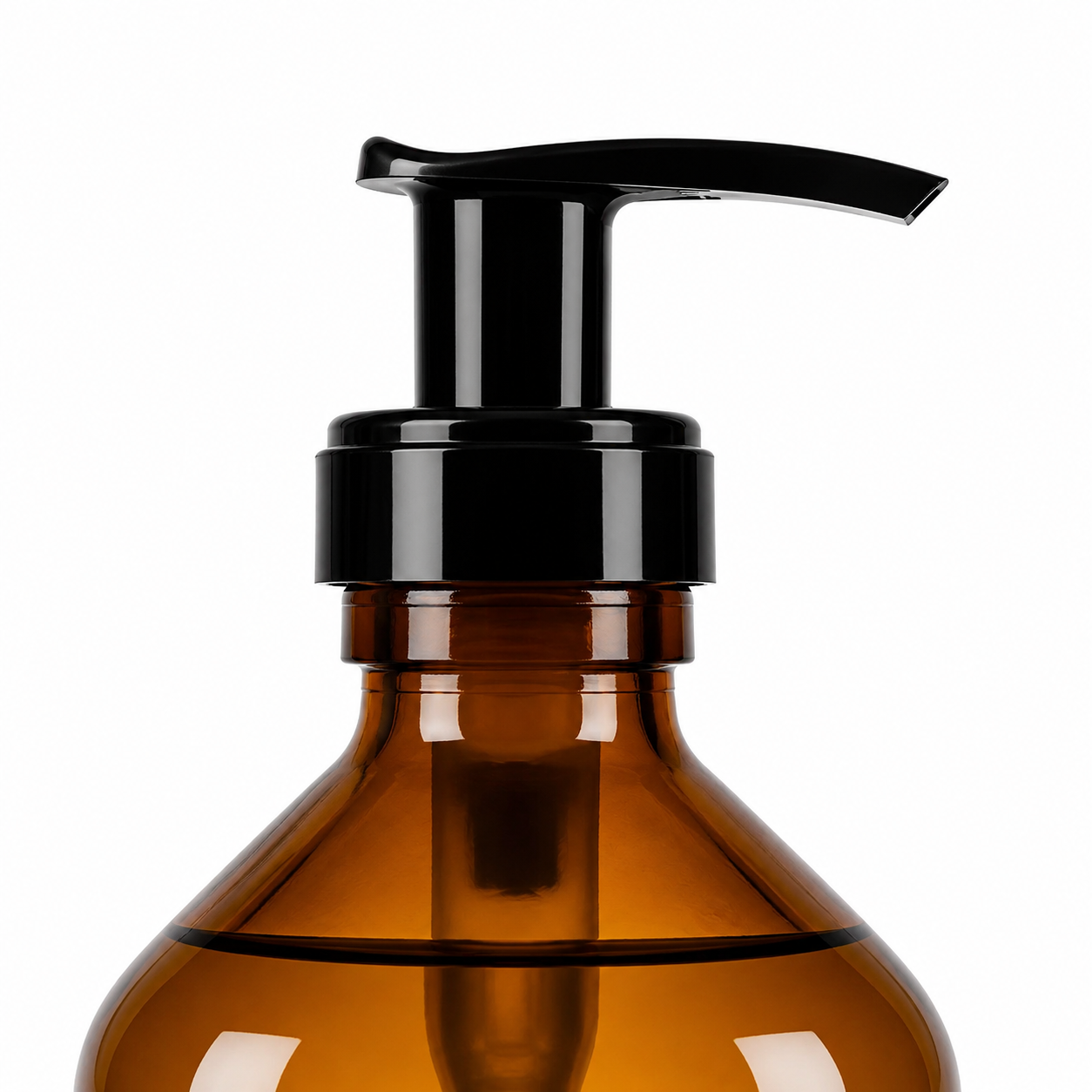Pompe noire pour savon liquide Essential Parfums, accessoire de distribution de face sur fond blanc.