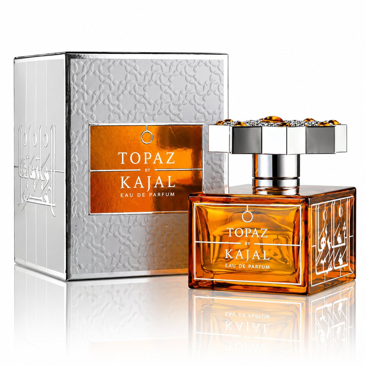 Topaz de Kajal, eau de parfum 100 ml, flacon ambré et son coffret argenté sur fond blanc.