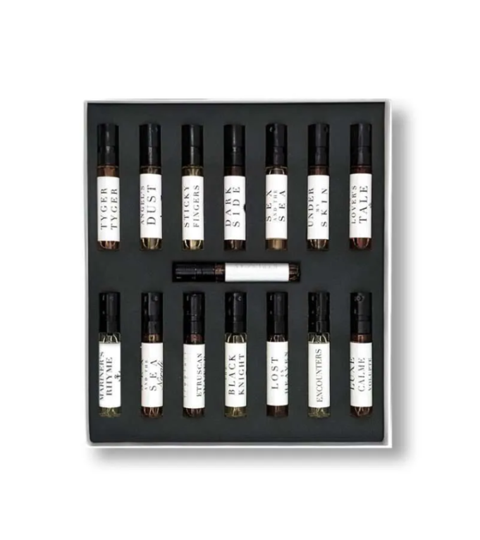 Les seize flacons de 1,5 ml du coffret découverte Obvious