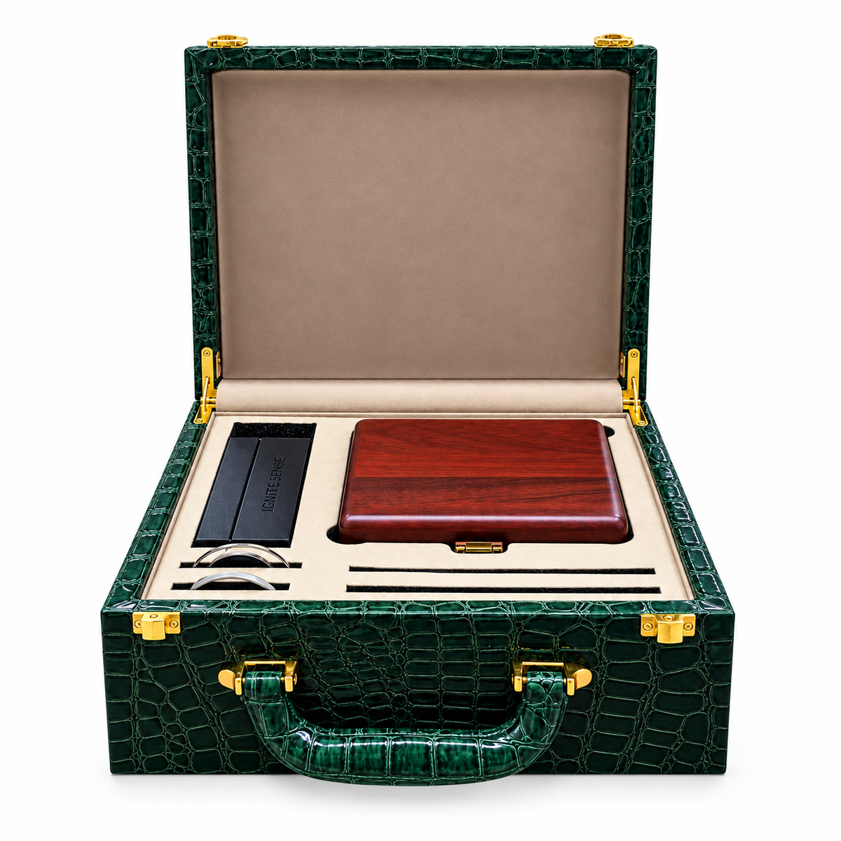 Coffret de luxe Subitism 3.0 ouvert : mallette verte à l'aspect cuir de crocodile, fermoirs dorés, brûleur dans son écrin en bois et accessoires, sur fond blanc.