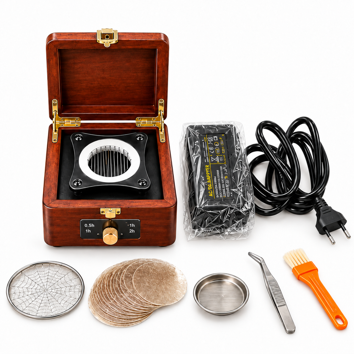 Brûleur d'encens électrique Subitism 3.0 dans son écrin en bois avec ses accessoires : adaptateur secteur et prise européenne, grille, plaques de mica, coupelle, pince et pinceau, sur fond blanc.