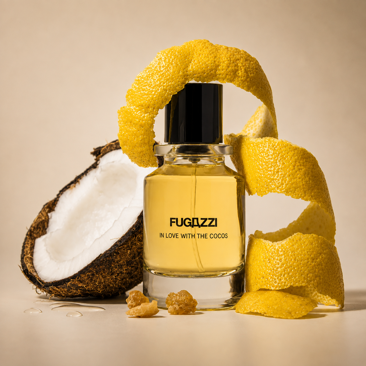 In Love With The Cocos de Fugazzi, extrait de parfum, mise en scène du flacon entouré d'un zeste de citron, d'une demi-noix de coco et de larmes d'encens.