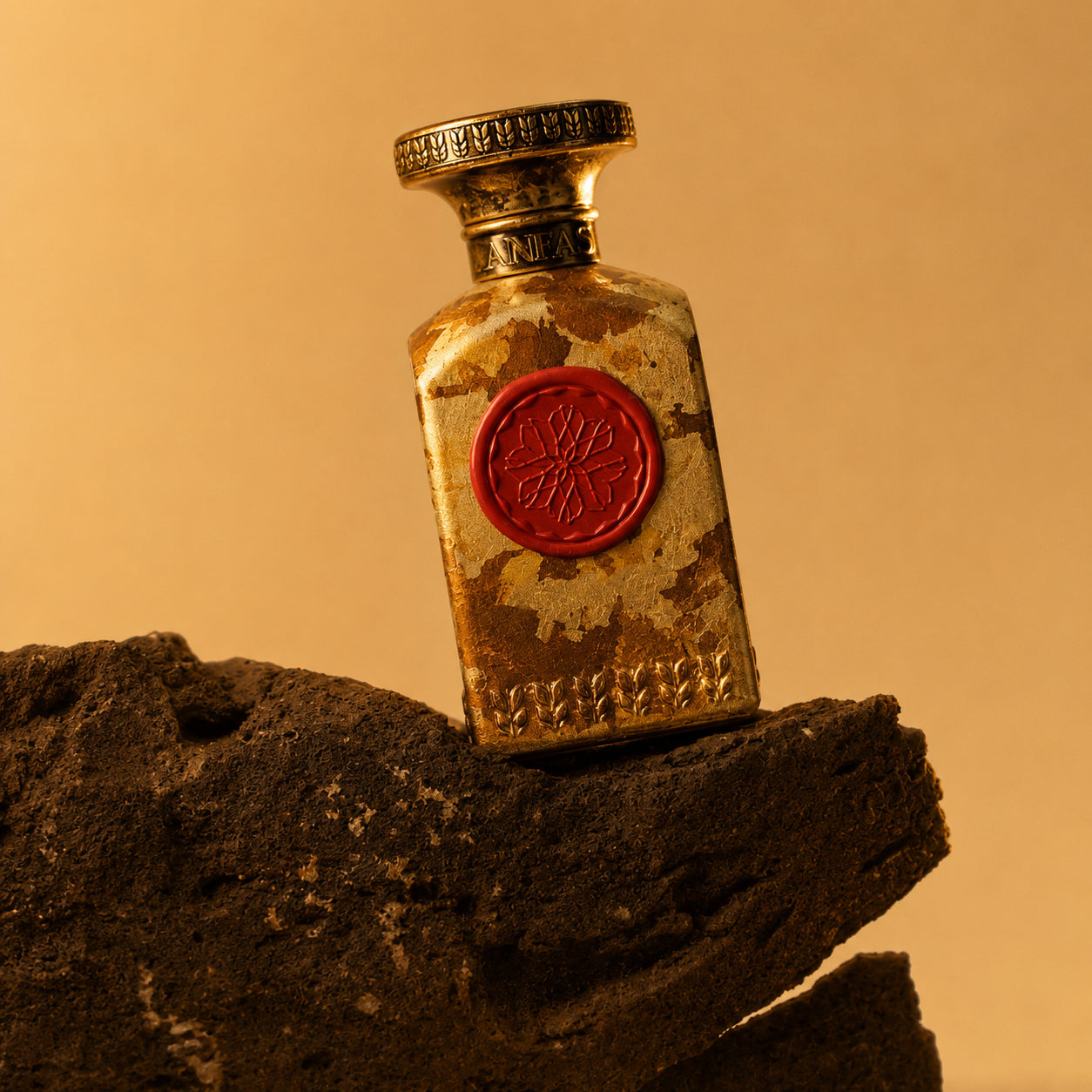 Ishq Red d'Anfas, eau de parfum 75 ml, visuel artistique de la maison.