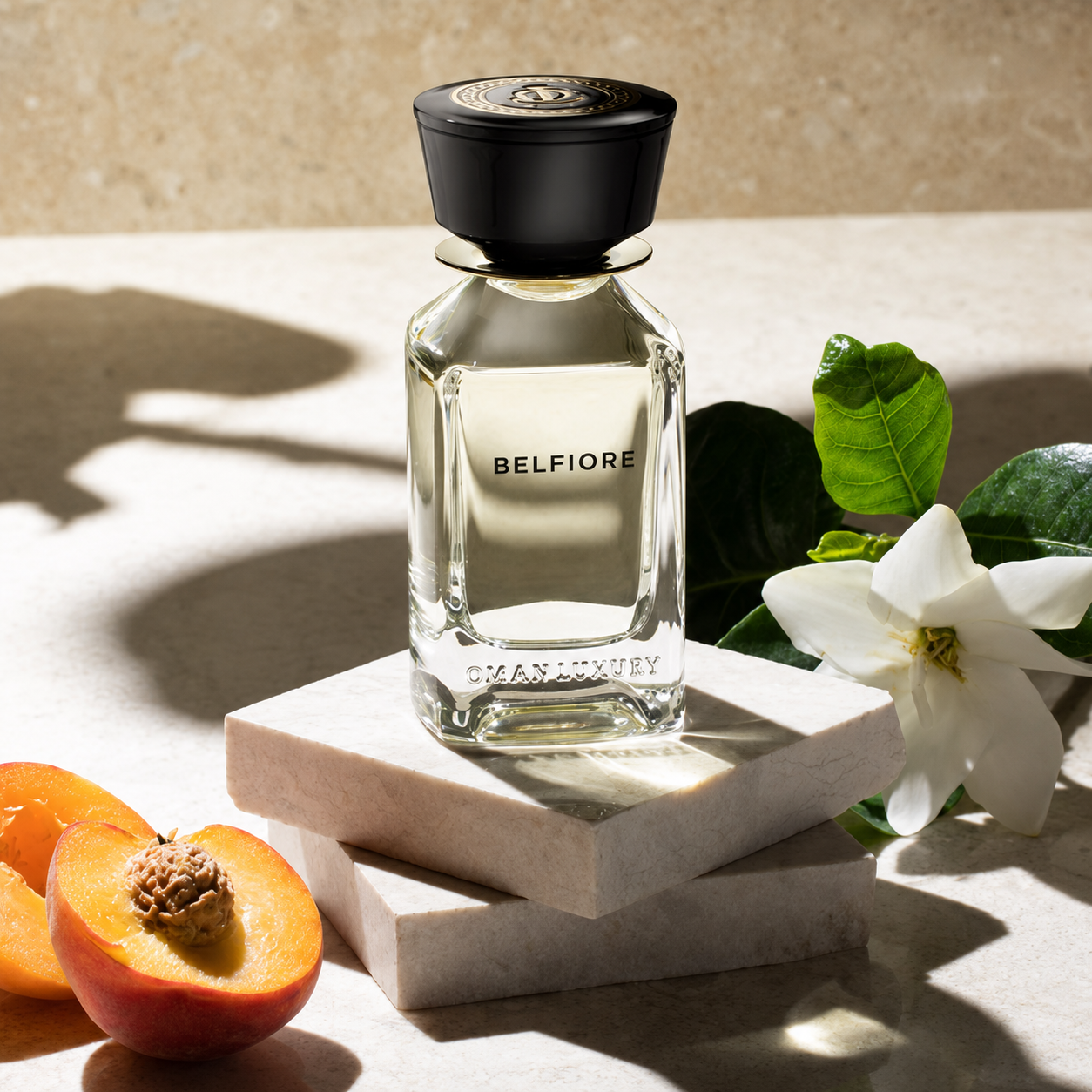 Belfiore by Oman Luxury flacon de parfum avec fleur blanche, abricot et pierre naturelle sur fond minéral