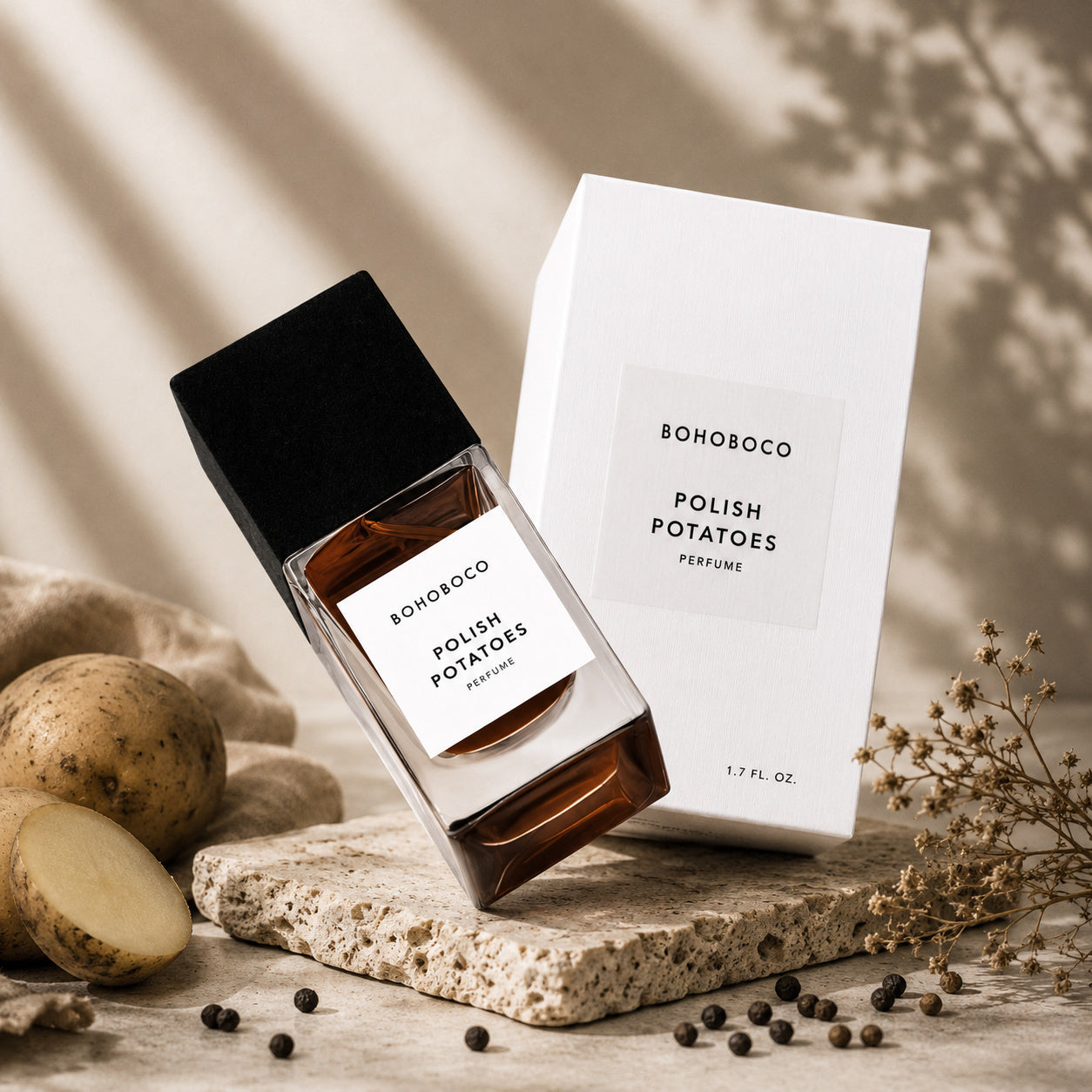 Polish Potatoes de Bohoboco, mise en scène artistique du flacon d'eau de parfum.