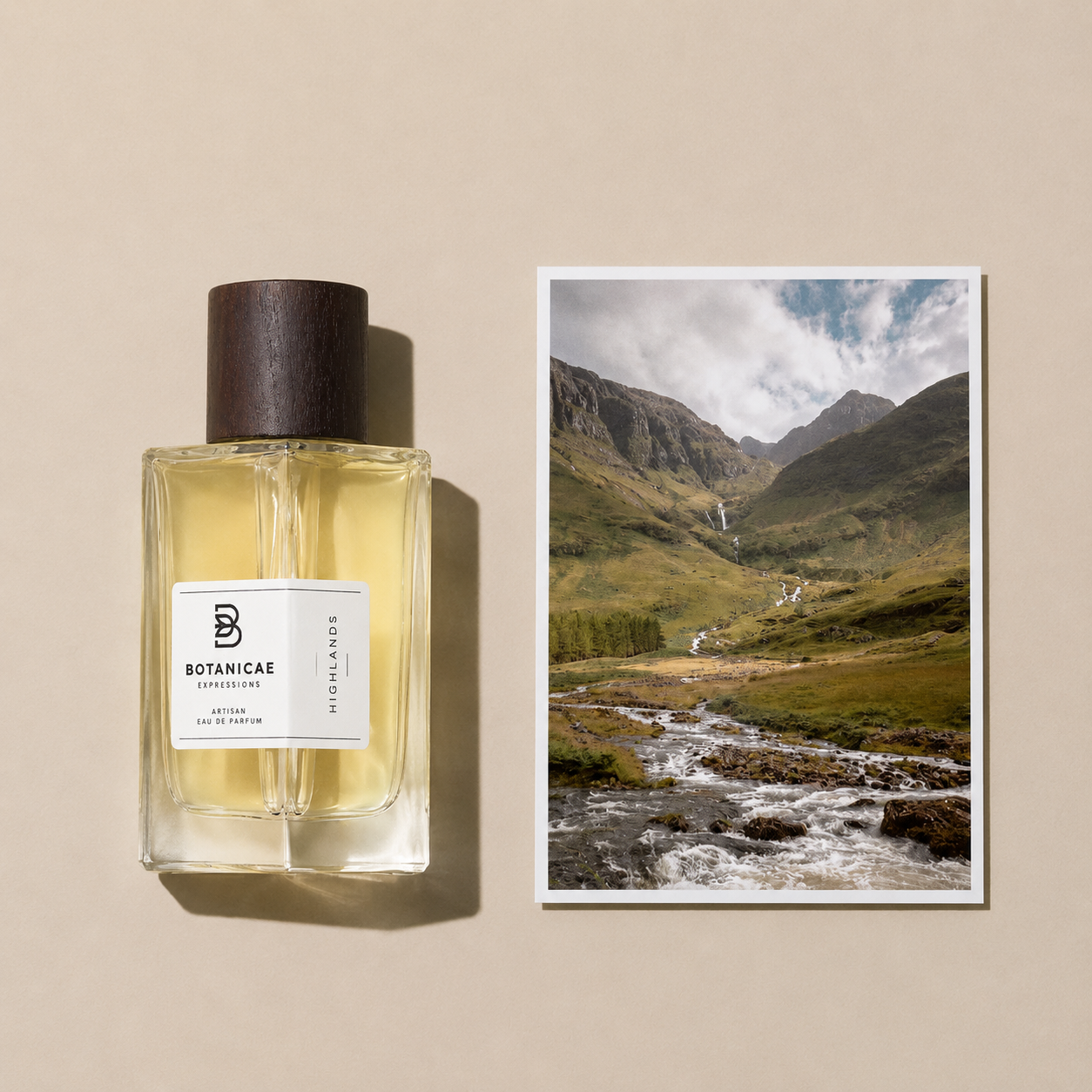 Highlands de Botanicae, eau de parfum 100 ml, mise en scène évoquant les landes écossaises.