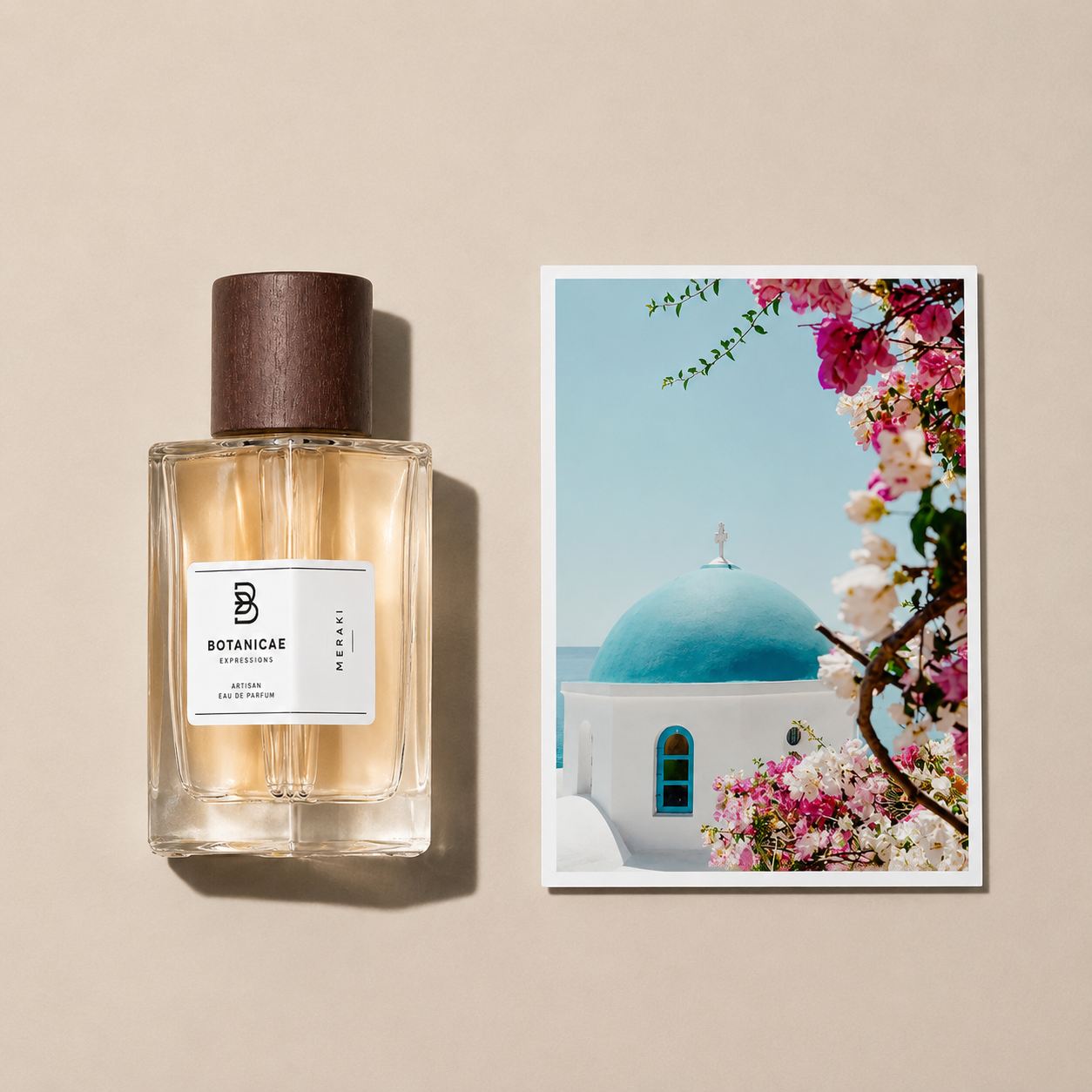 Meraki de Botanicae, eau de parfum 100 ml, mise en scène évoquant la fraise sauvage et l'iris.