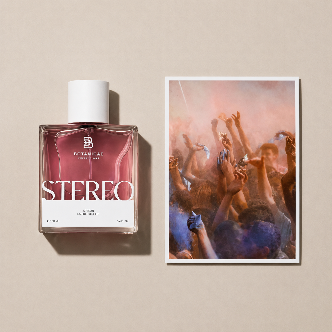 Stereo de Botanicae, eau de toilette intense 100 ml, mise en scène évoquant les fruits tropicaux et la vanille de Madagascar.
