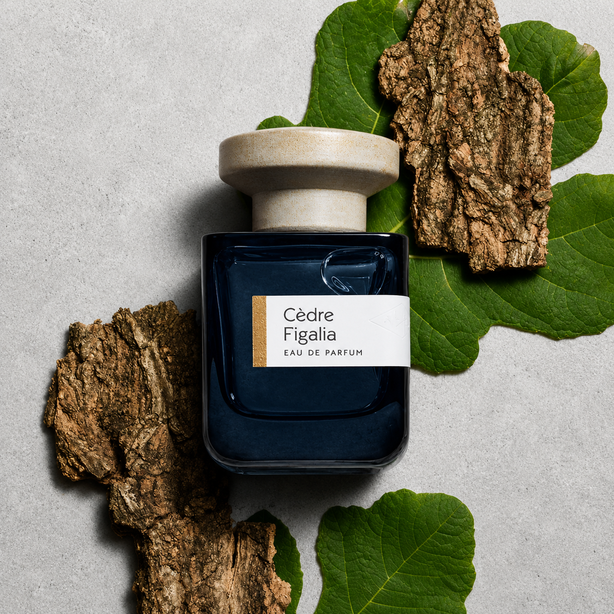 Cèdre Figalia Eau de Parfum 100 ml avec écorce de cèdre et feuilles vertes