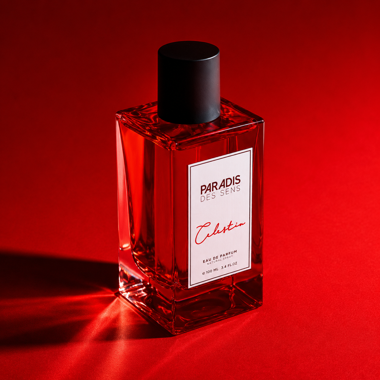 Celestia de Paradis des Sens, eau de parfum 100 ml, flacon rouge en mise en scène.