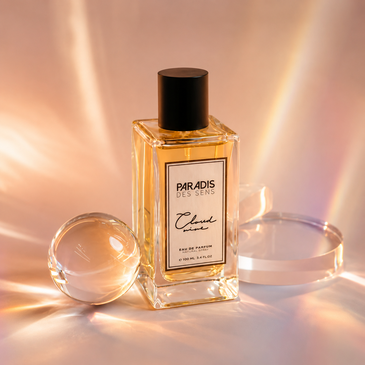Cloud Nine de Paradis des Sens, eau de parfum 100 ml, flacon transparent en mise en scène.