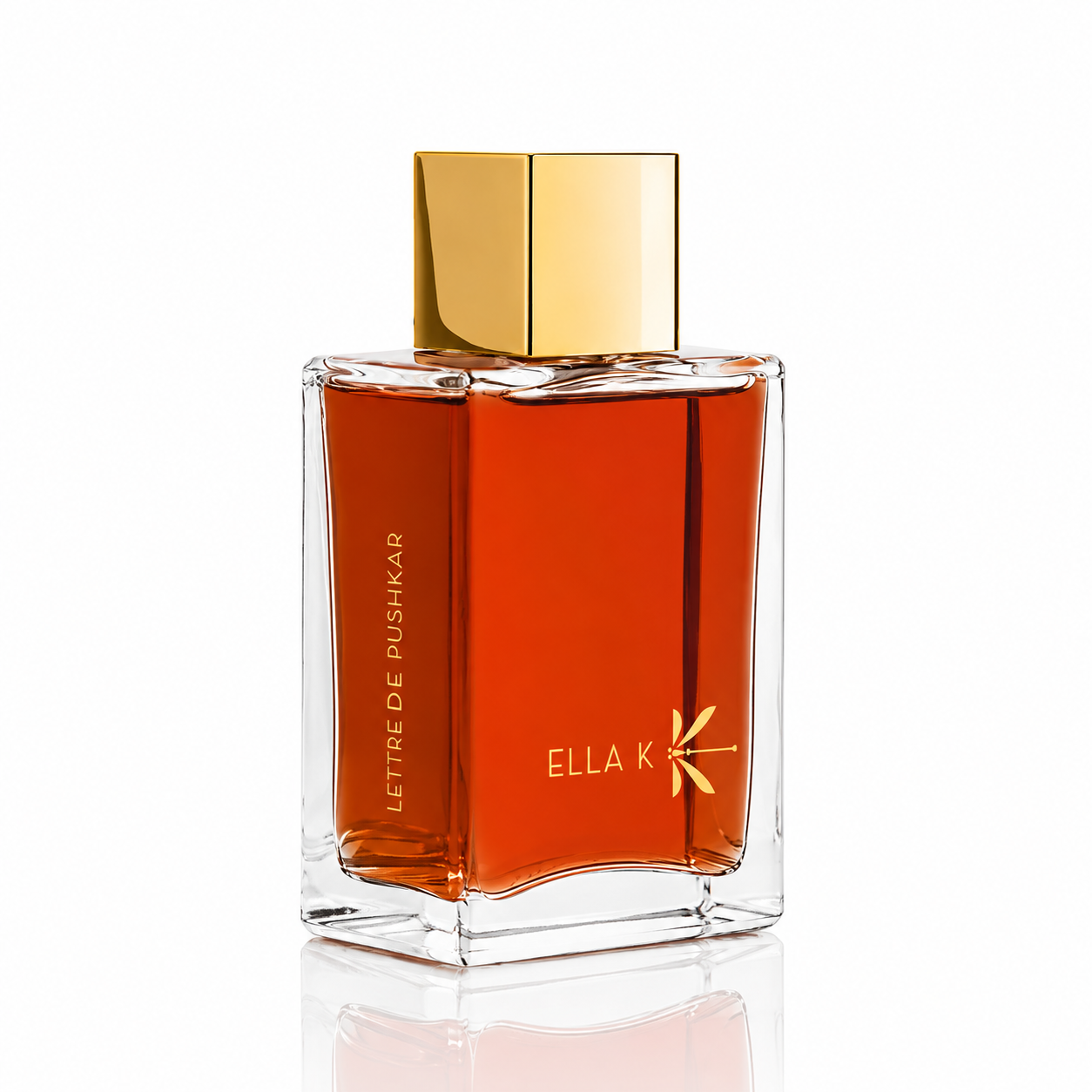 Parfum Lettre de Pushkar Ella K vue trois quarts sur fond blanc