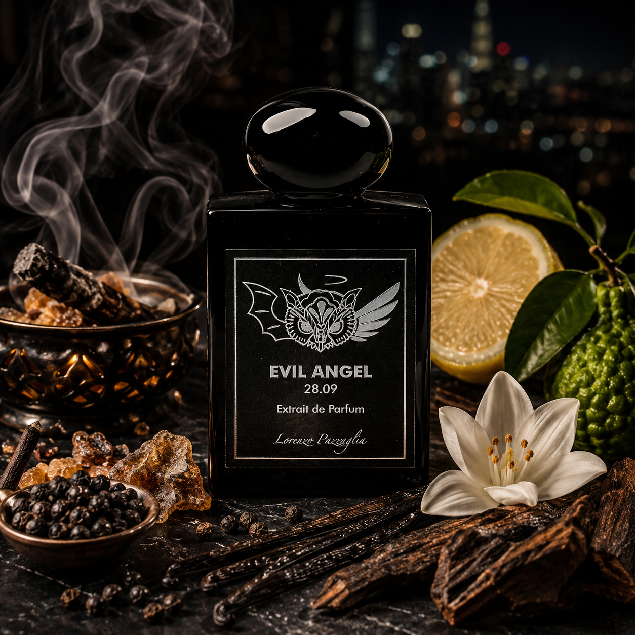 Evil Angel de Lorenzo Pazzaglia, extrait de parfum 50 ml, flacon en ambiance avec encens, citron, bergamote, vanille, bois précieux et myrrhe.