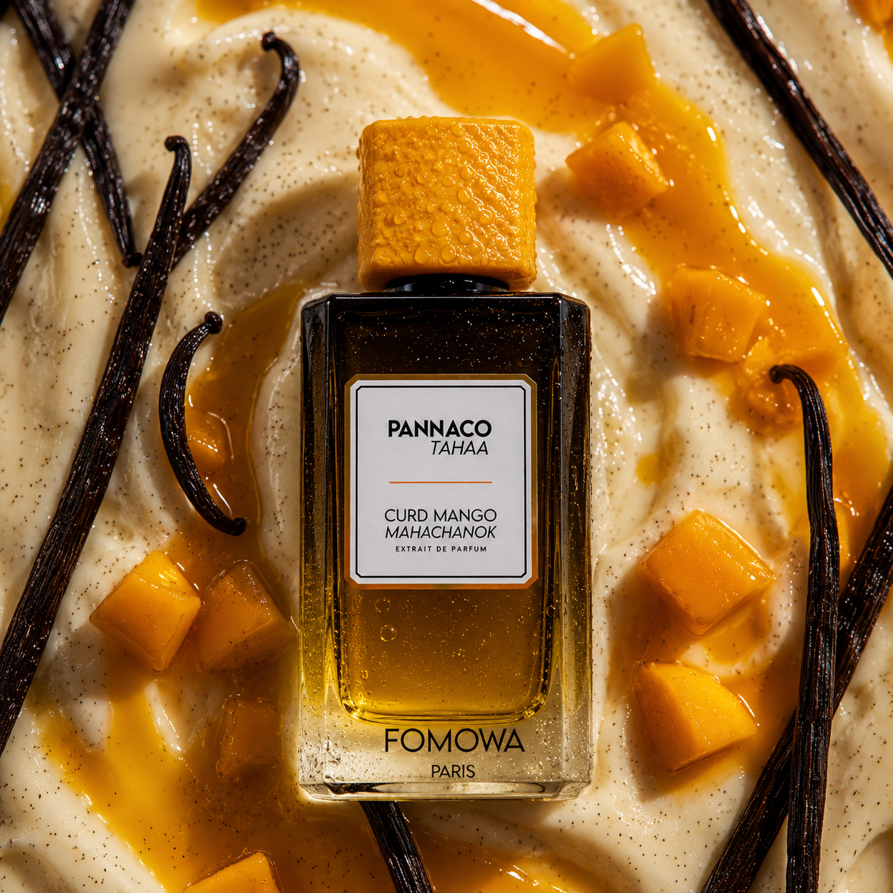 Fomowa Pannaco Tahaa Curd Mango Mahachanok Extrait de Parfum sur un décor de vanille et mangue