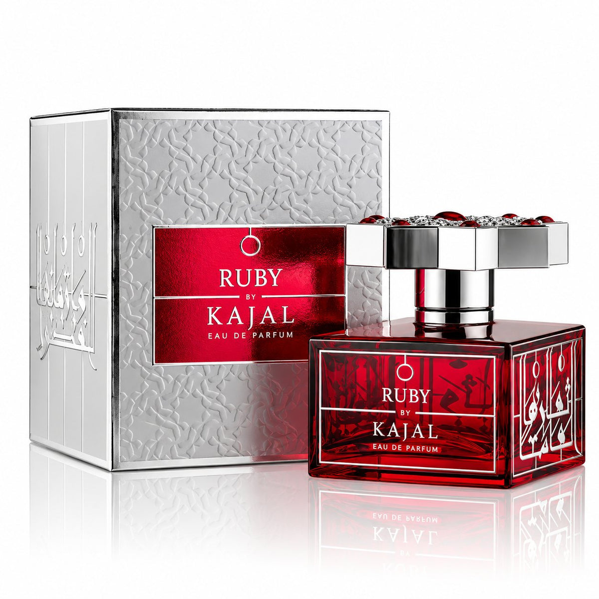 Ruby de Kajal, eau de parfum 100 ml, flacon rouge et son coffret argenté sur fond blanc.