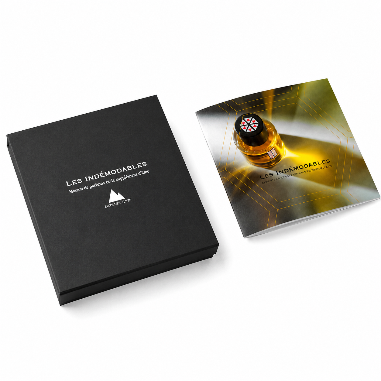 Coffret Découverte Les Indémodables, 14 échantillons de 3 ml, boîte fermée et brochure sur fond blanc.