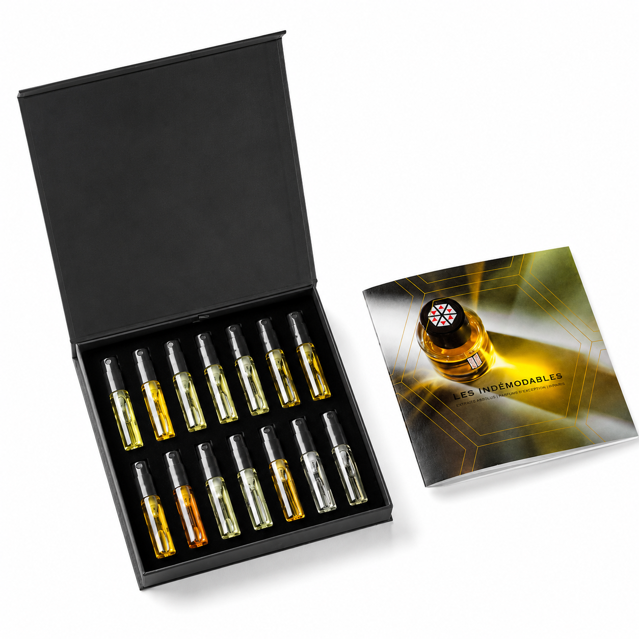Coffret Découverte Les Indémodables, boîte ouverte sur les 14 vaporisateurs de 3 ml et la brochure de la maison.