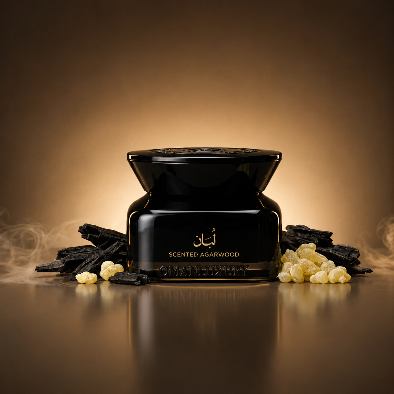 Luban Scented Agarwood by Oman Luxury boîte d'encens avec bois d'agar et résines naturelles sur fond chaleureux