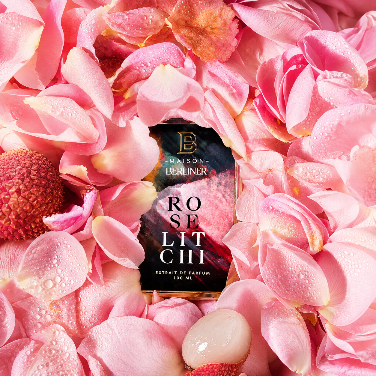 Rose Litchi de Maison Berliner, extrait de parfum 100 ml, flacon en mise en scène.