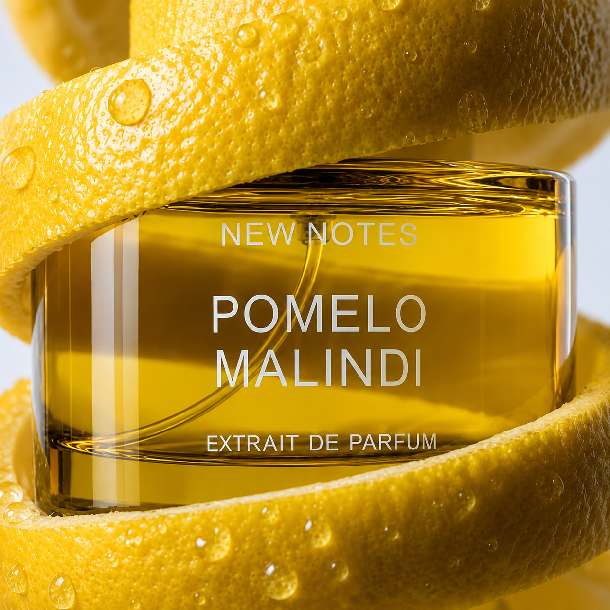 Pomelo Malindi de New Notes, extrait de parfum, flacon en mise en scène.
