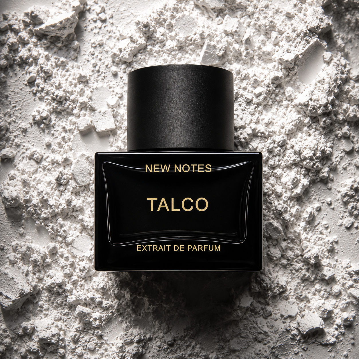 Talco de New Notes, extrait de parfum, flacon en mise en scène.