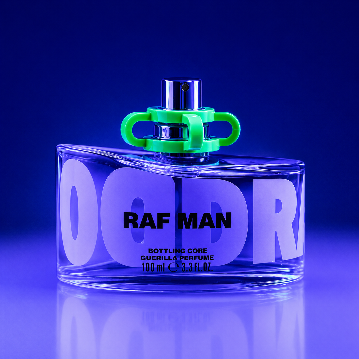 Raf Man de Double Dragon, eau de parfum 100 ml, visuel artistique évoquant une propreté poussée à l'extrême.