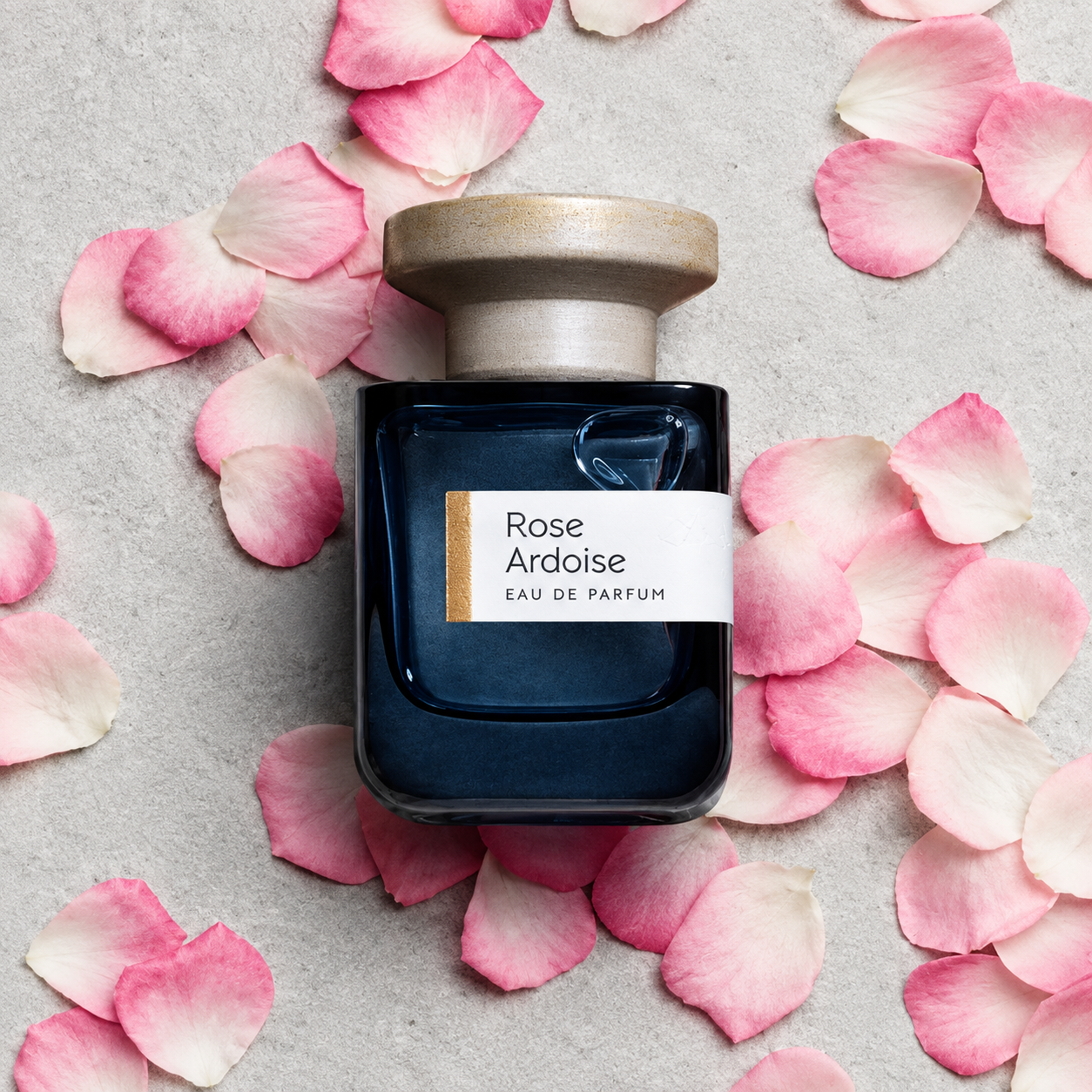 Rose Ardoise Eau de Parfum 100 ml avec pétales de rose