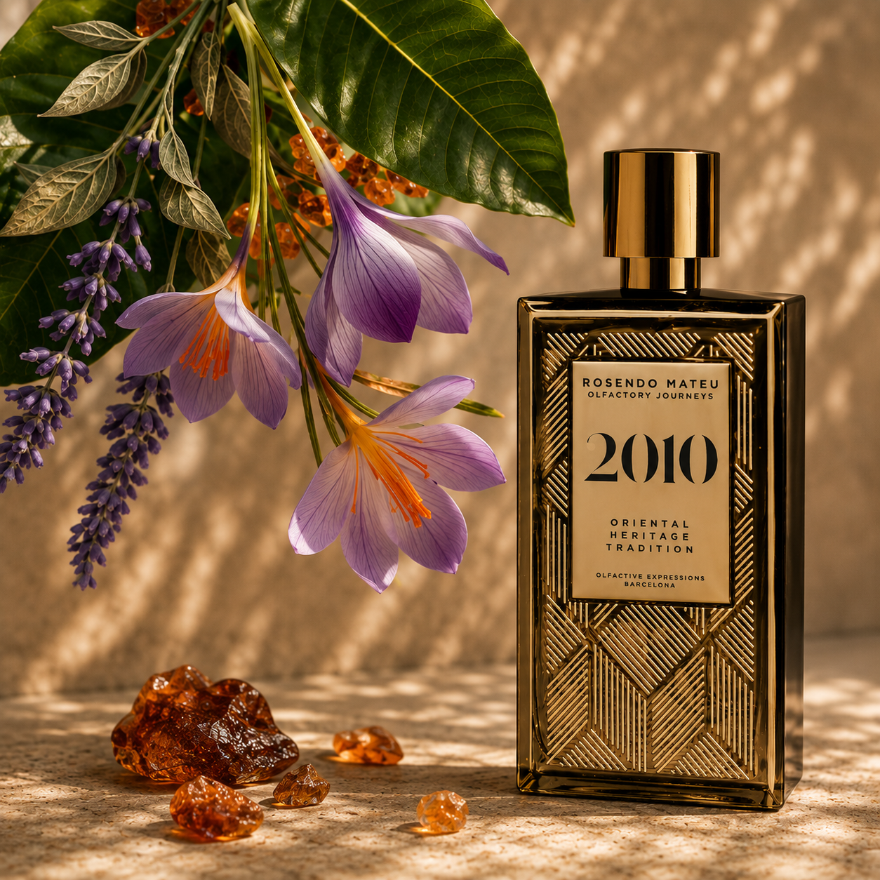 Rosendo Mateu 2010 – flacon de parfum dans un univers oriental avec fleurs, ambre et notes épicées