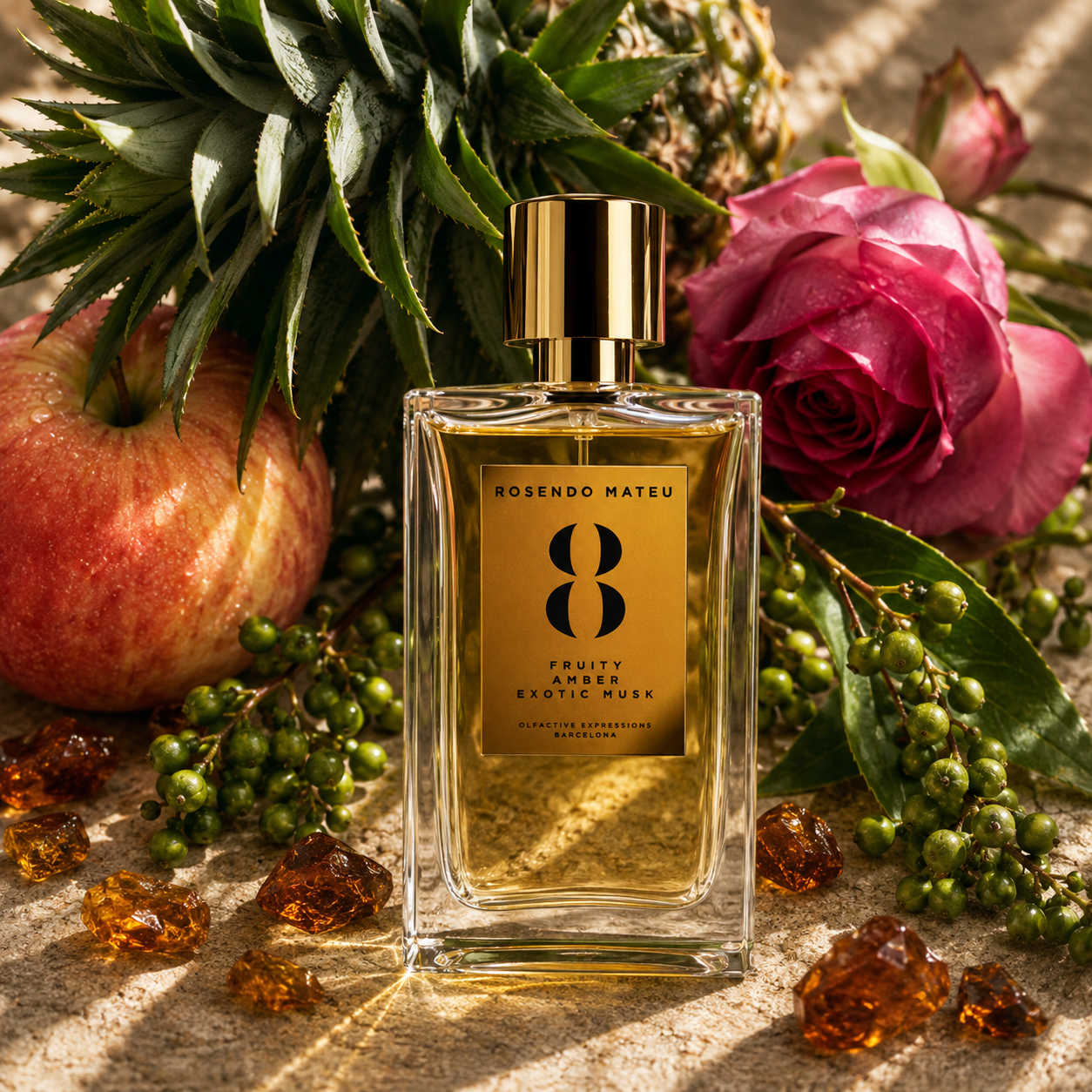 Rosendo Mateu Nº8 – flacon de parfum dans un univers fruité, ambré et musqué avec pomme, ananas et rose