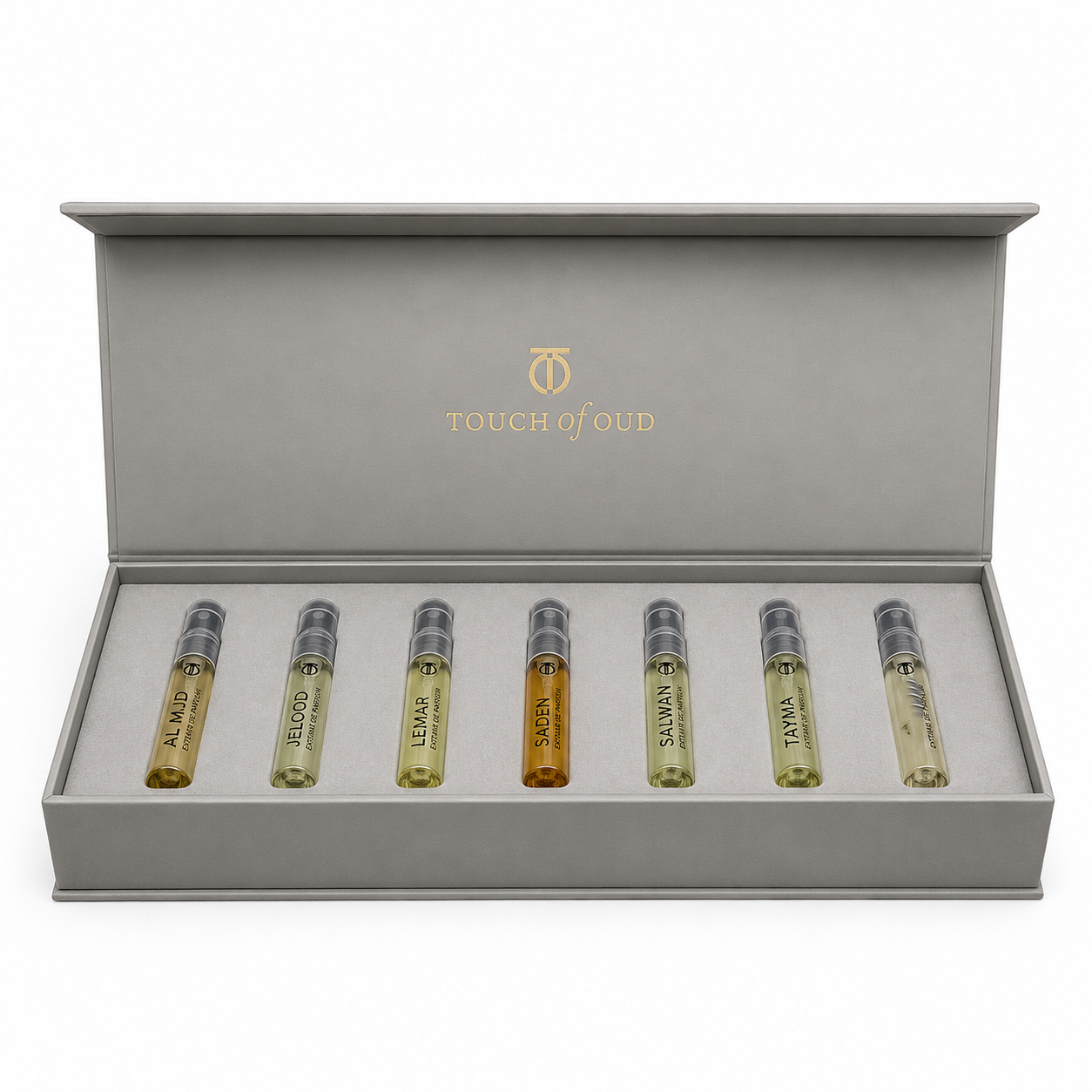 Coffret découverte Touch of Oud, 7 extraits de parfum de 2 ml, sur fond blanc.
