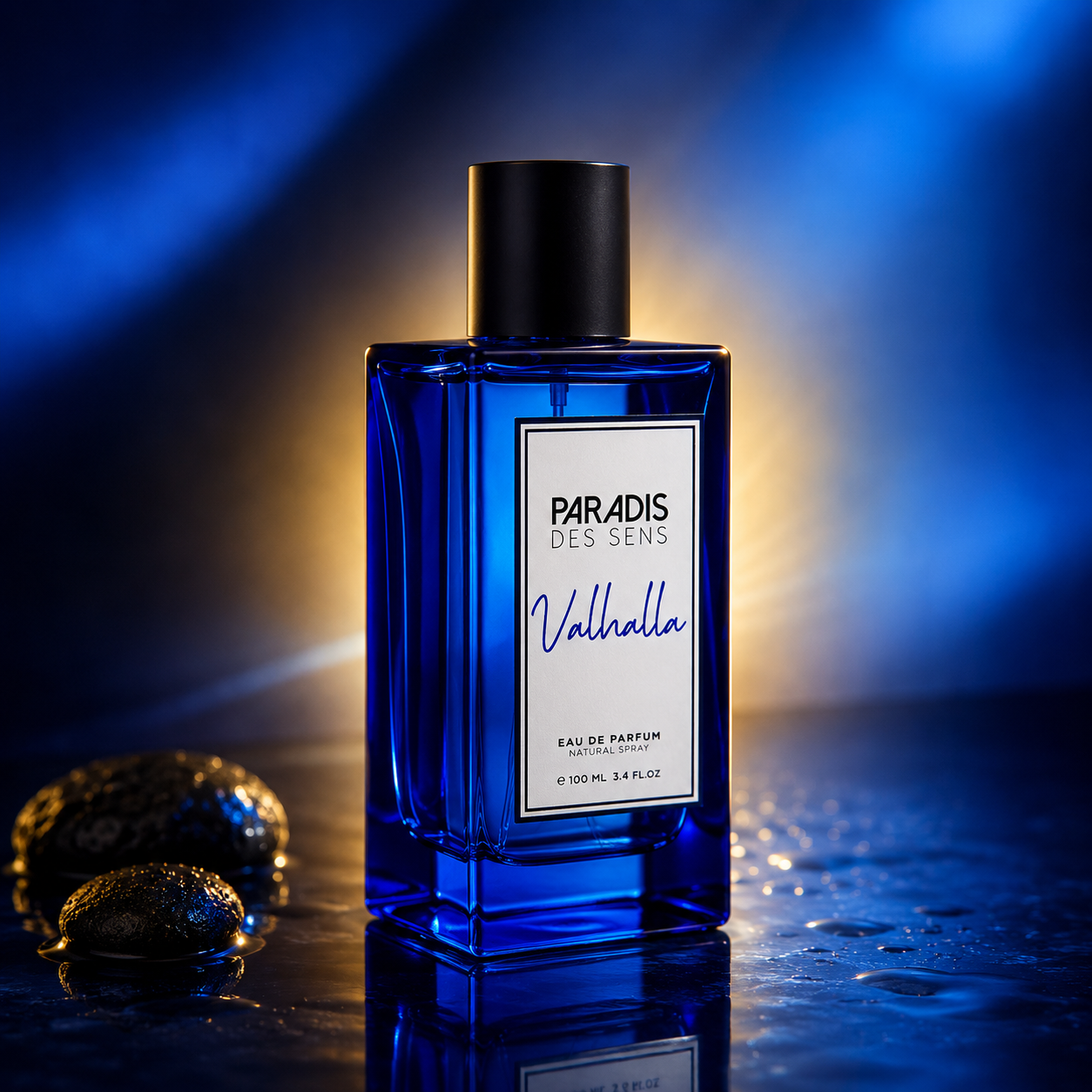 Valhalla de Paradis des Sens, eau de parfum 100 ml, flacon bleu en mise en scène.