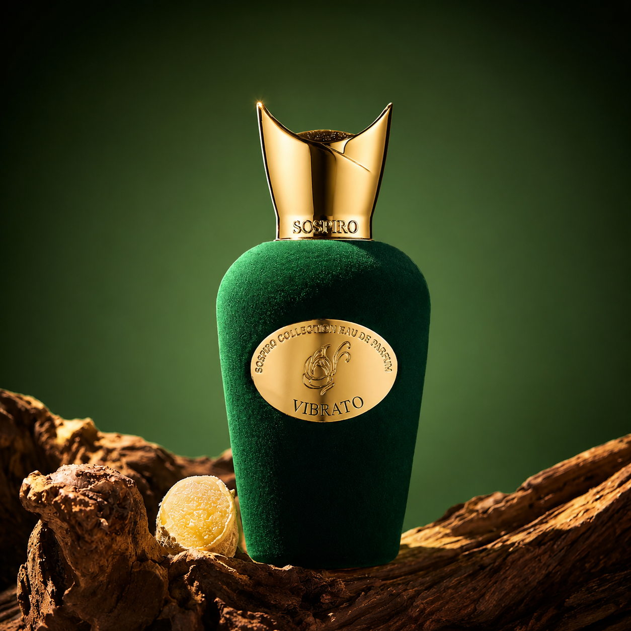 Vibrato de Sospiro, eau de parfum 100 ml, flacon en mise en scène sur un bois flotté.